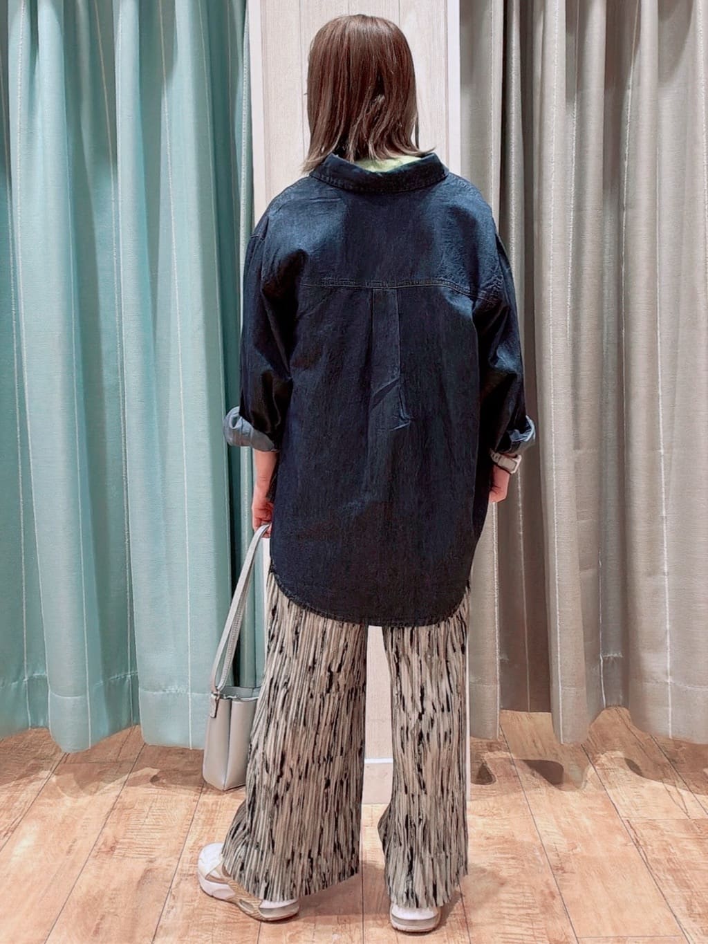 なみぞうさんの「SHOO･LA･RUE｜◆3層ヨコナガショルダーバッグ」を使ったコーディネート