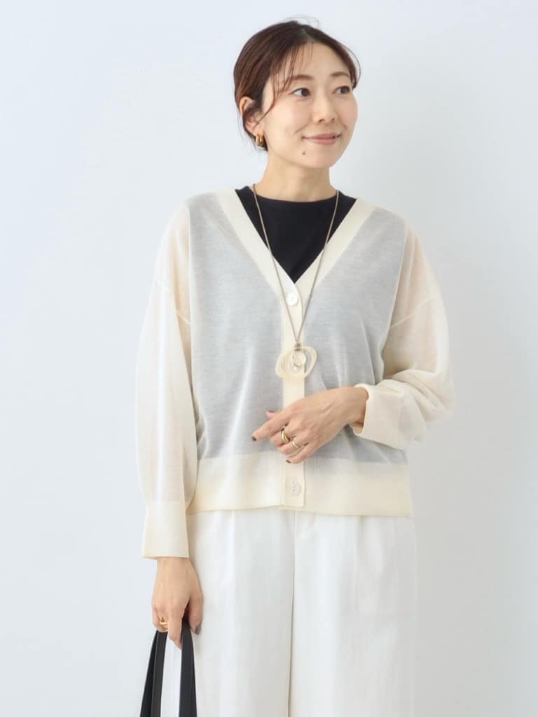 YUさんの「INDIVI｜◆【大人シアーラメ】きれいめニットカーディガン」を使ったコーディネート