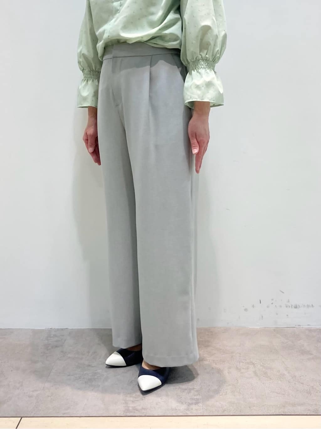 koyaさんの「Reflect｜◆【洗える】キャンディースリーブブラウス」を使ったコーディネート