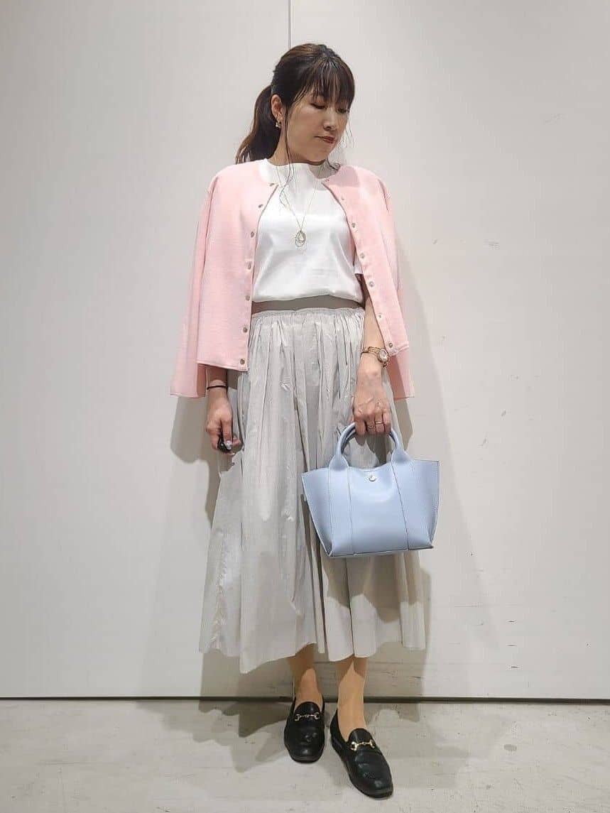 hmさんの「OPAQUE.CLIP｜◆スナップボタンショートニットカーディガン【洗濯機洗い可】」を使ったコーディネート