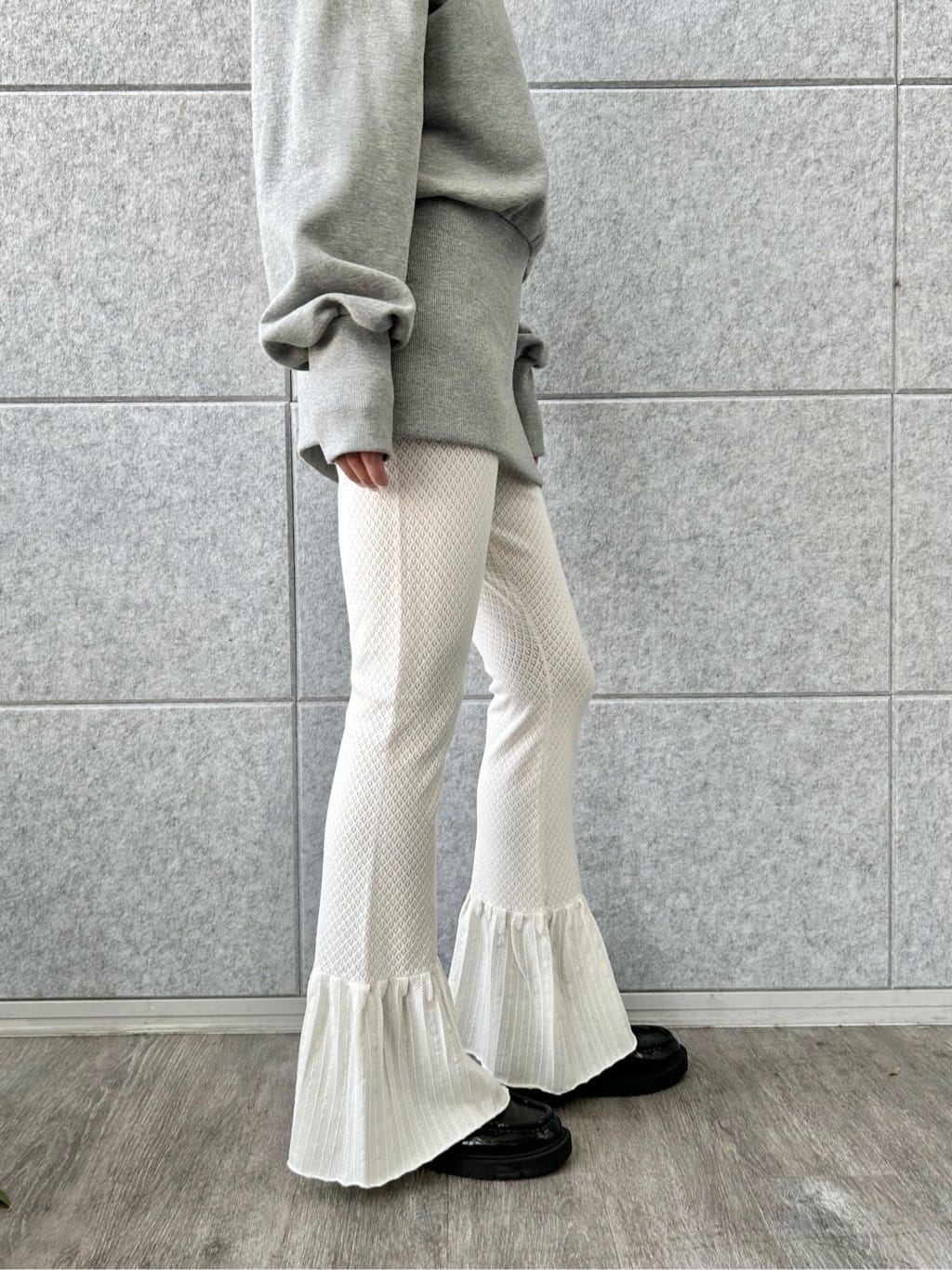 harunaさんの「CODE A｜lace knit pants」を使ったコーディネート