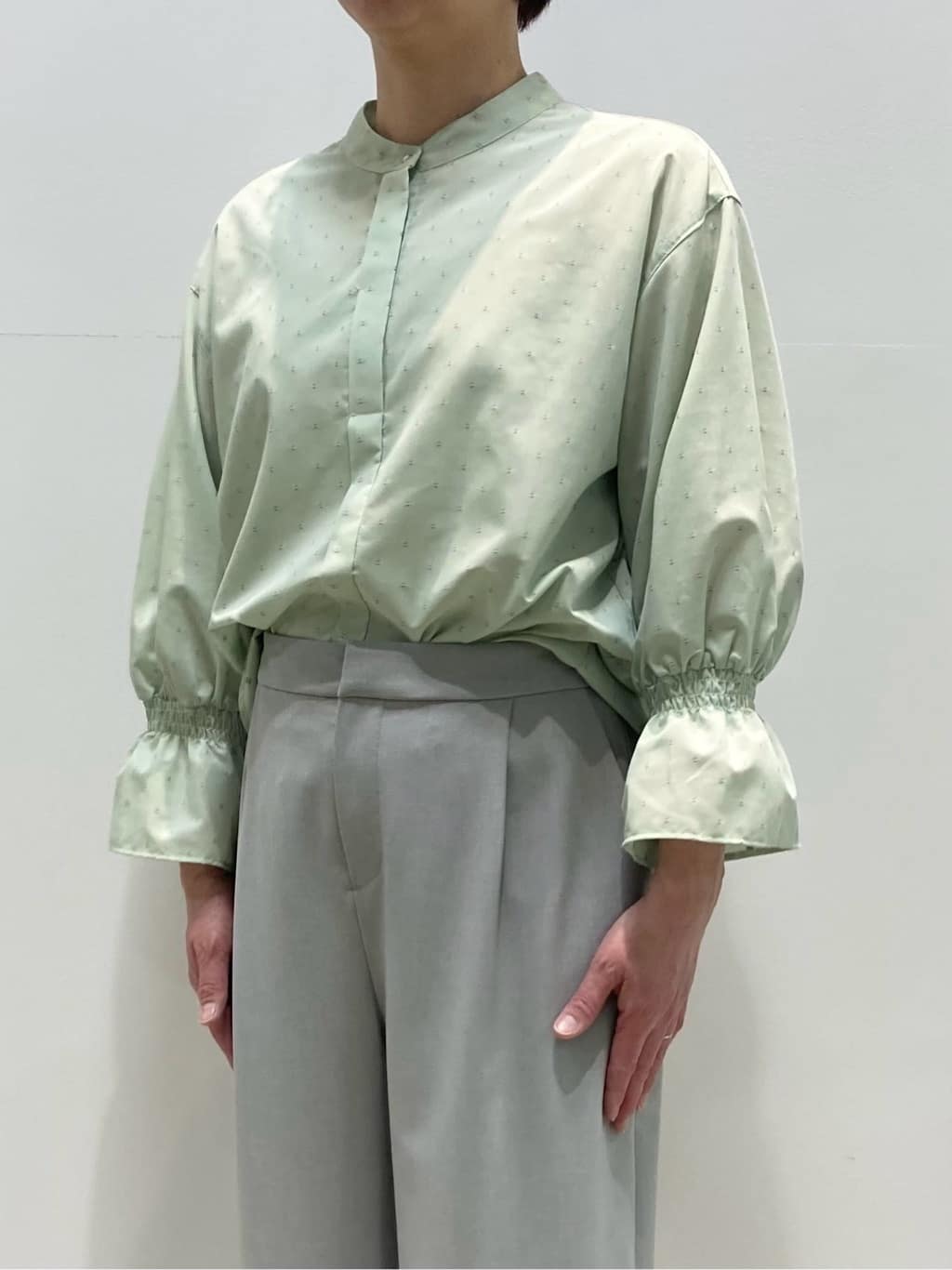 koyaさんの「Reflect｜◆【洗える】キャンディースリーブブラウス」を使ったコーディネート