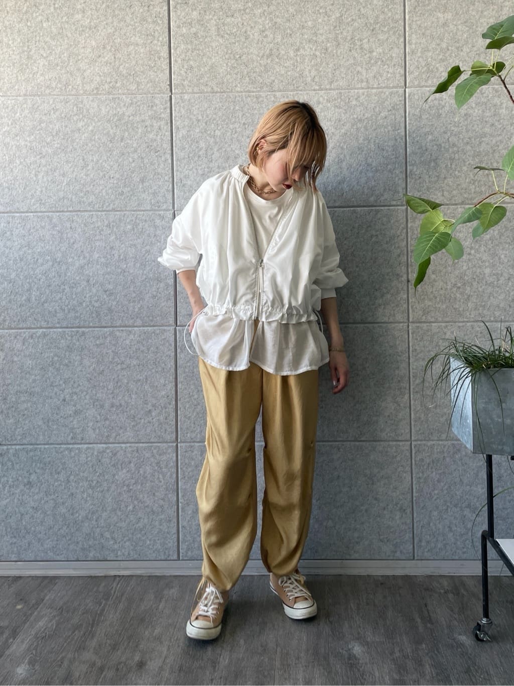 mikuさんの「INDIVI｜◆ドレープサテンパンツ」を使ったコーディネート