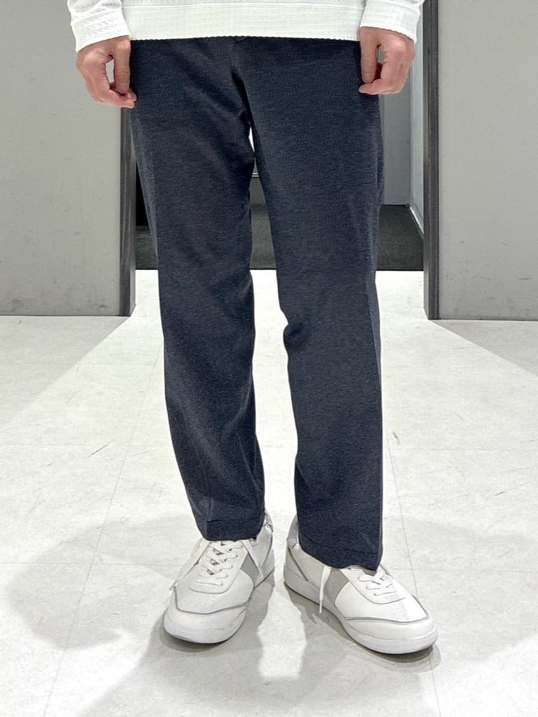 わいずみさんの「TAKEO KIKUCHI｜【多機能・軽量】シャドーライン リュック」を使ったコーディネート