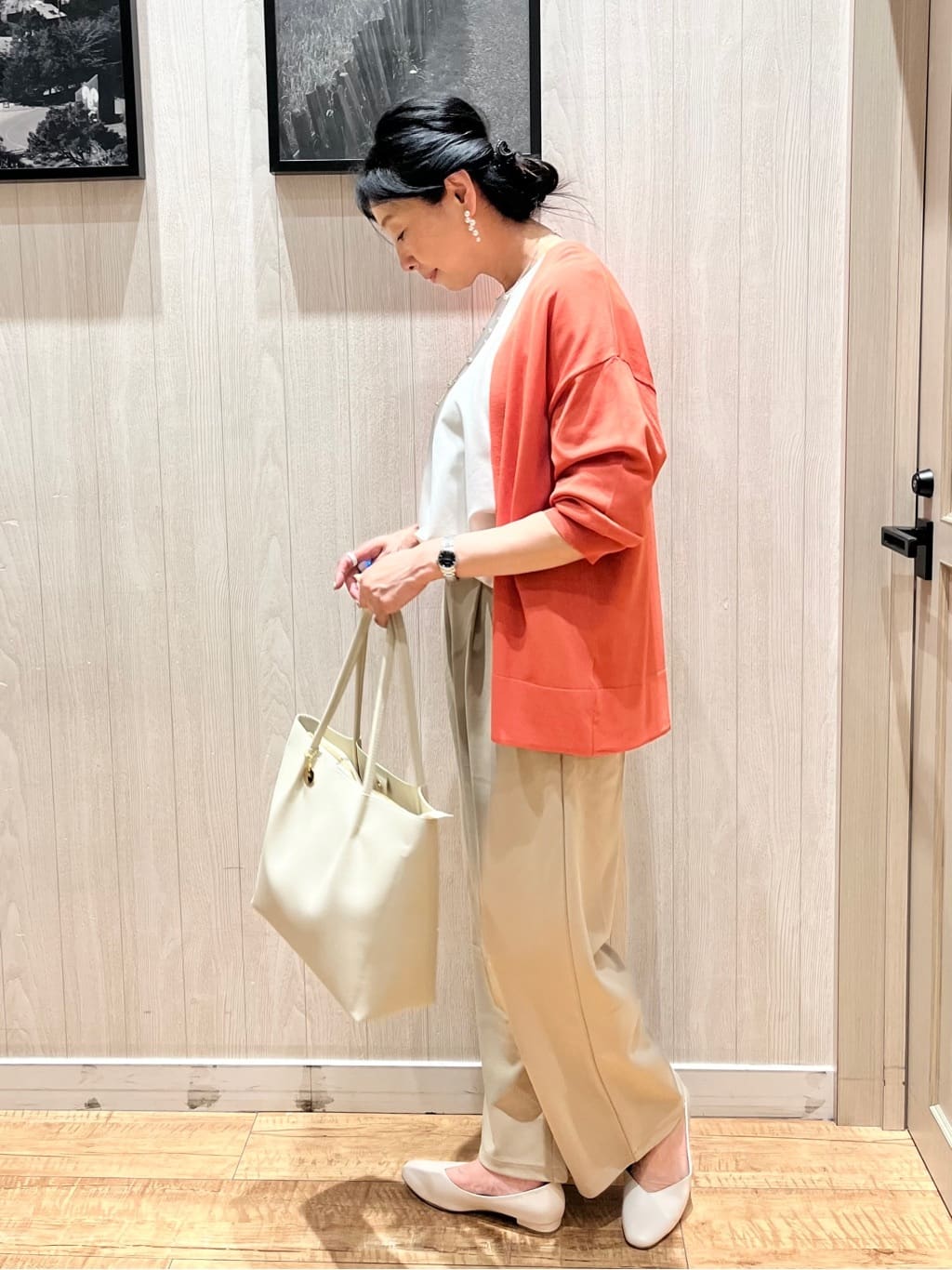 youさんの「SHOO･LA･RUE｜◆【洗える/ひんやり/UV】お尻が隠れるトッパーカーディガン」を使ったコーディネート