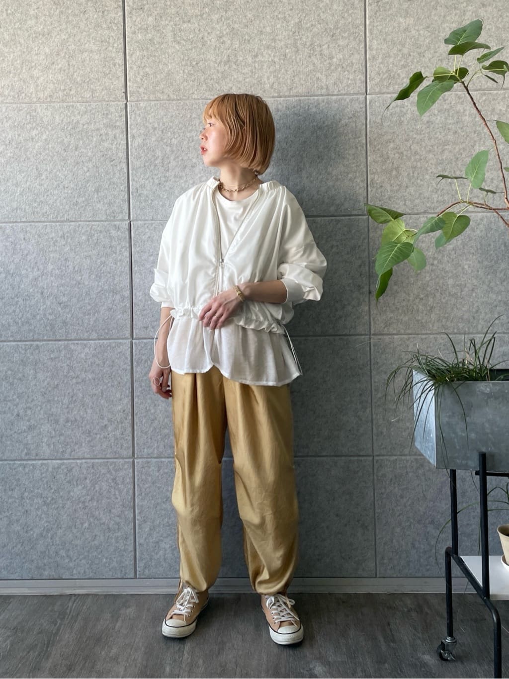 mikuさんの「INDIVI｜◆ドレープサテンパンツ」を使ったコーディネート