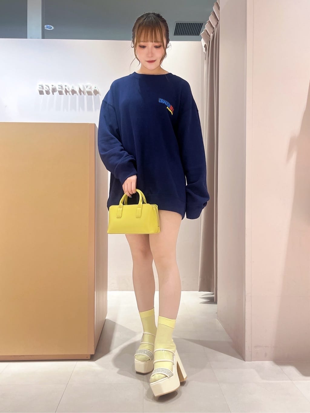 このかさんの「ESPERANZA｜【ラク盛り／サンダル】リピーター続出／脚長美脚　ミュールサンダル」を使ったコーディネート
