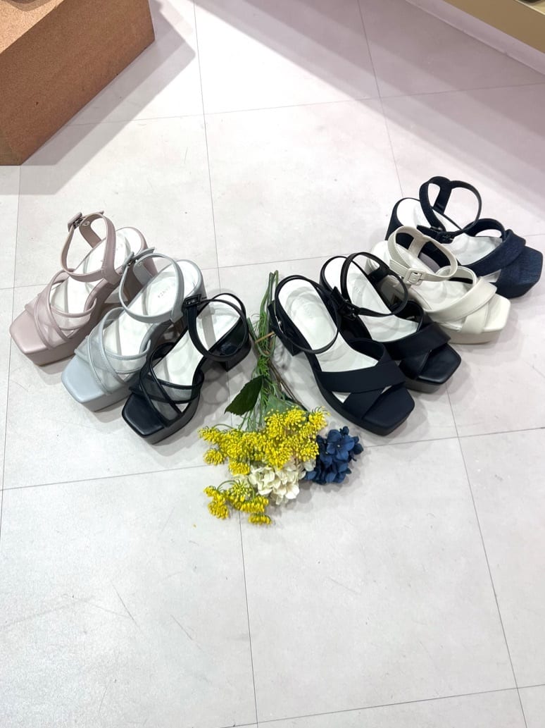 yumiさんの「ESPERANZA｜ラク盛り厚底サンダルⅢ」を使ったコーディネート