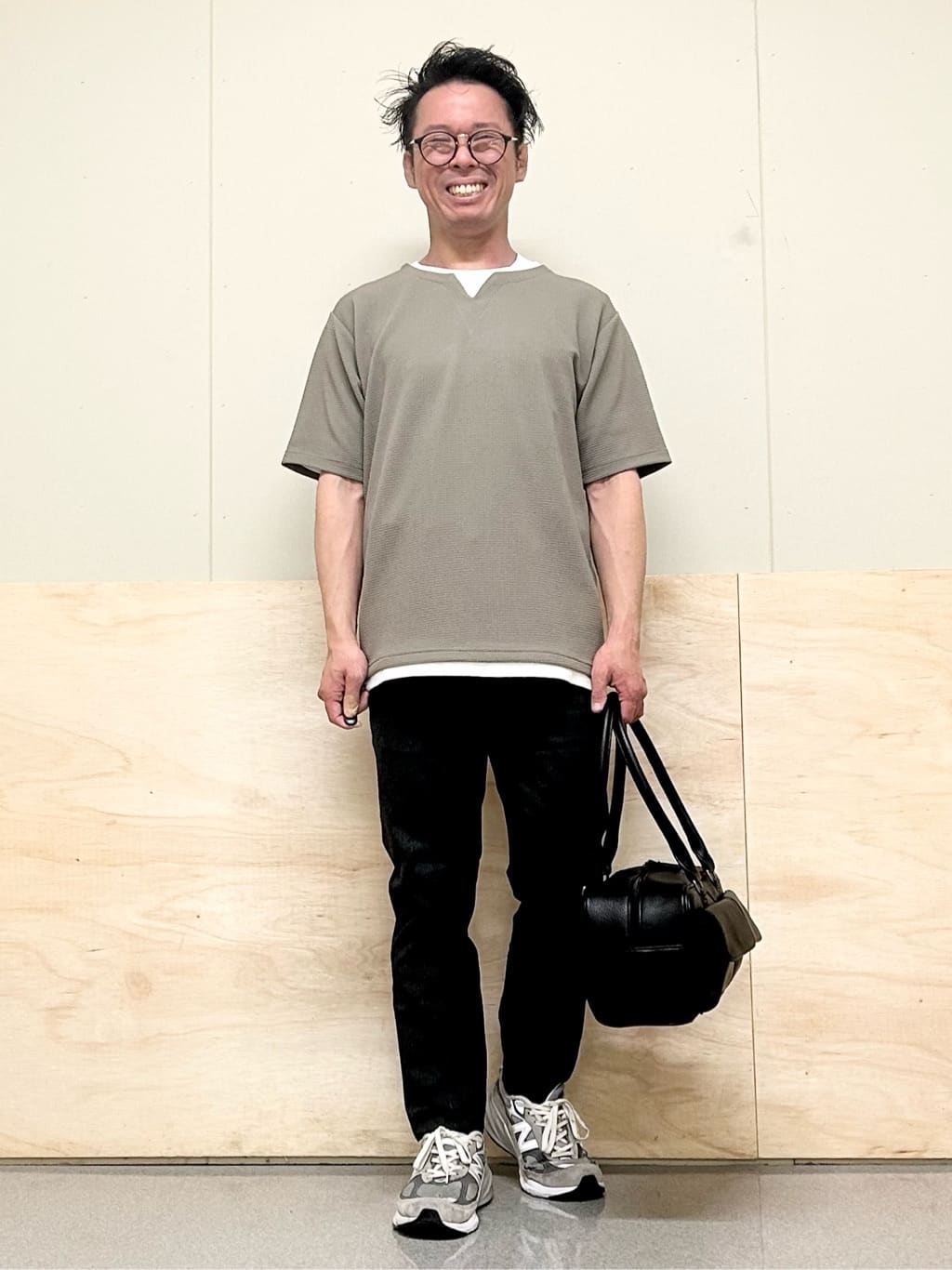 KENJI Iさんの「THE SHOP TK｜【オールシーズン穿ける！】7DAYSストレッチへリンボンパンツ　ON&hArr;OFF兼用」を使ったコーディネート