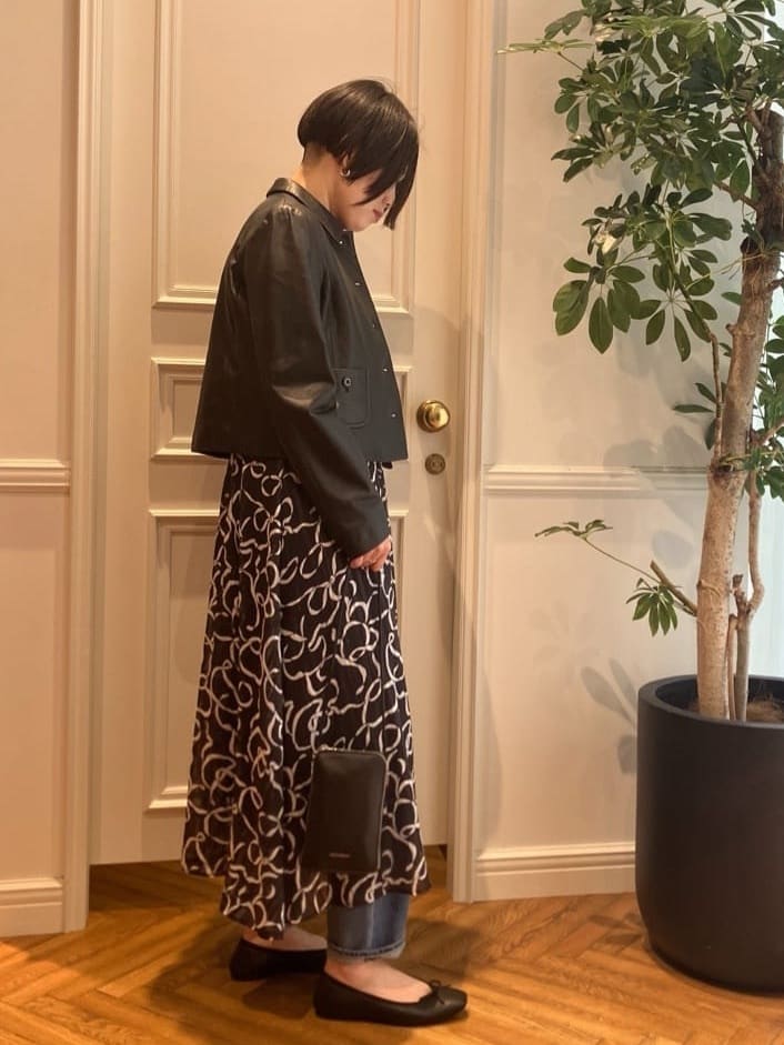konominさんの「DRESSTERIOR｜【ウォッシャブル】テーパードコンフォートデニム」を使ったコーディネート