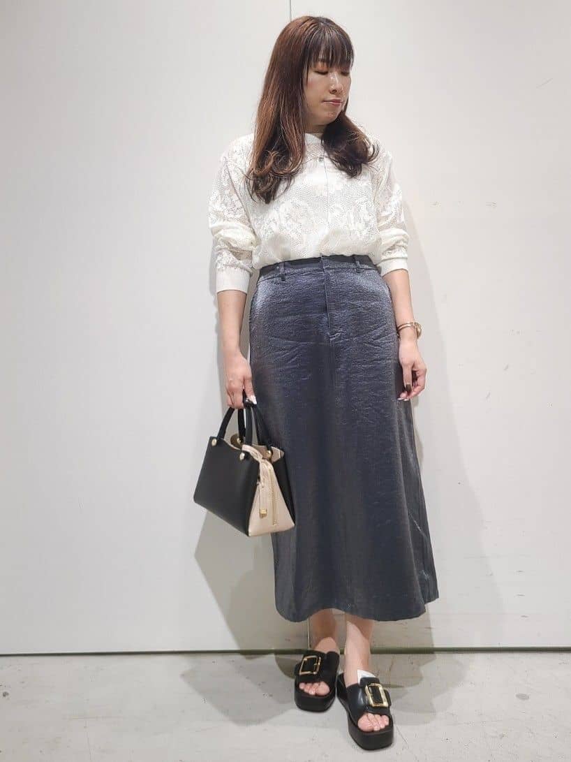 hmさんの「OPAQUE.CLIP｜◆フワラー柄シアーメッシュニット【洗濯機洗い可】」を使ったコーディネート