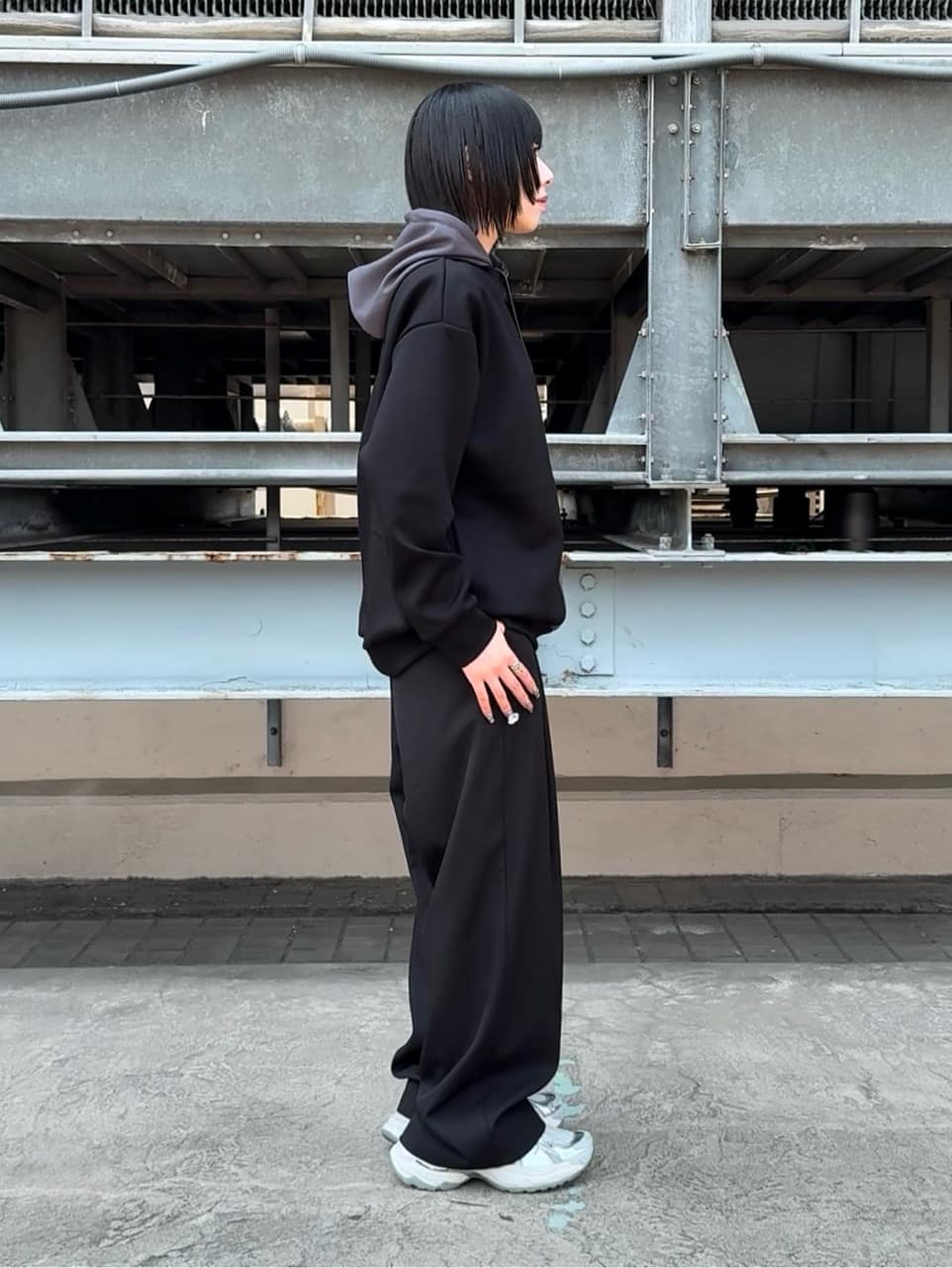 川本葵さんの「tk.TAKEO KIKUCHI｜◆カーブスイッチパーカ」を使ったコーディネート