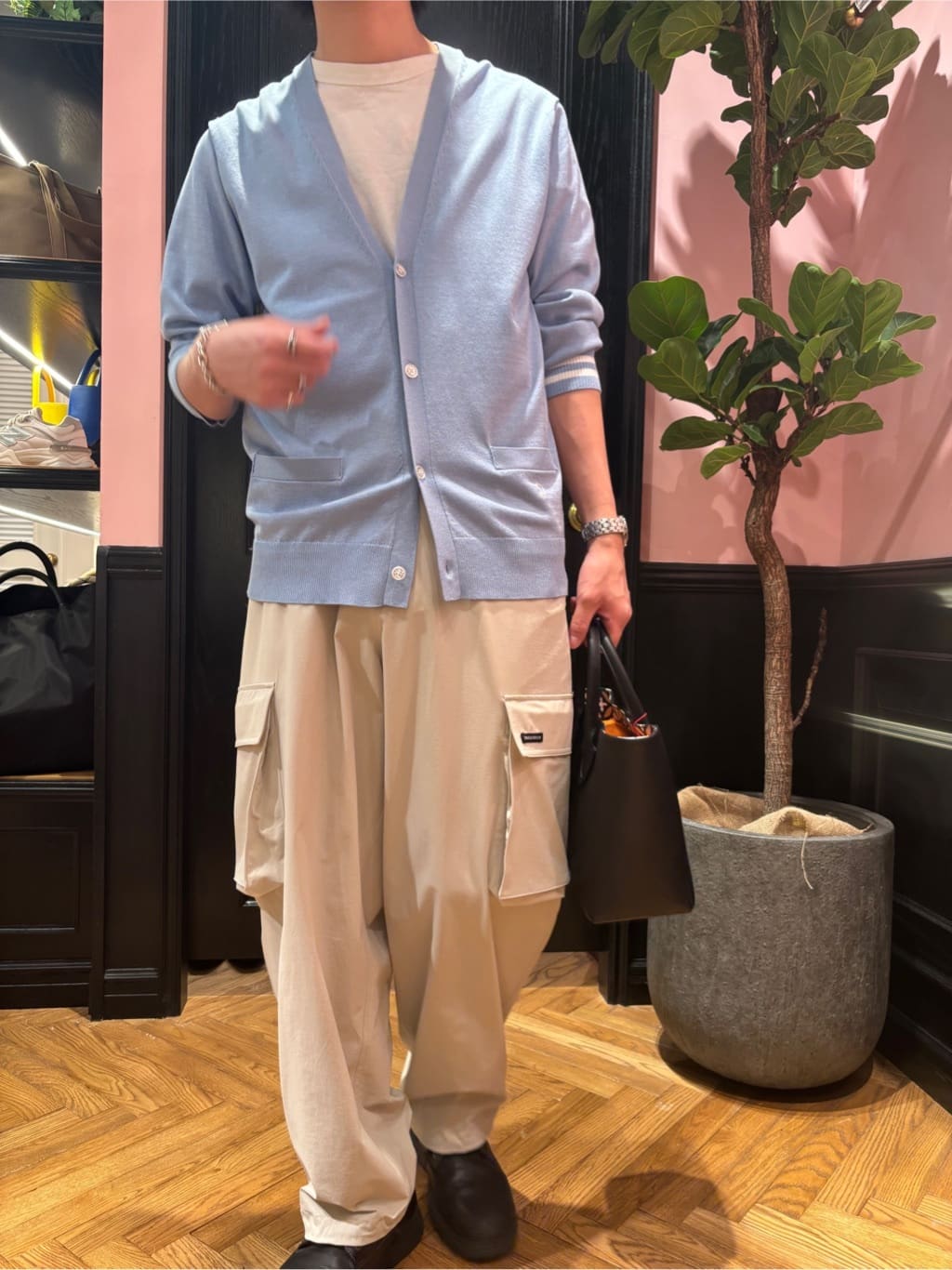 kaminaga さんの「DRESSTERIOR｜◆【セットアップ可】2WAYストレッチ ワイドカーゴパンツ」を使ったコーディネート