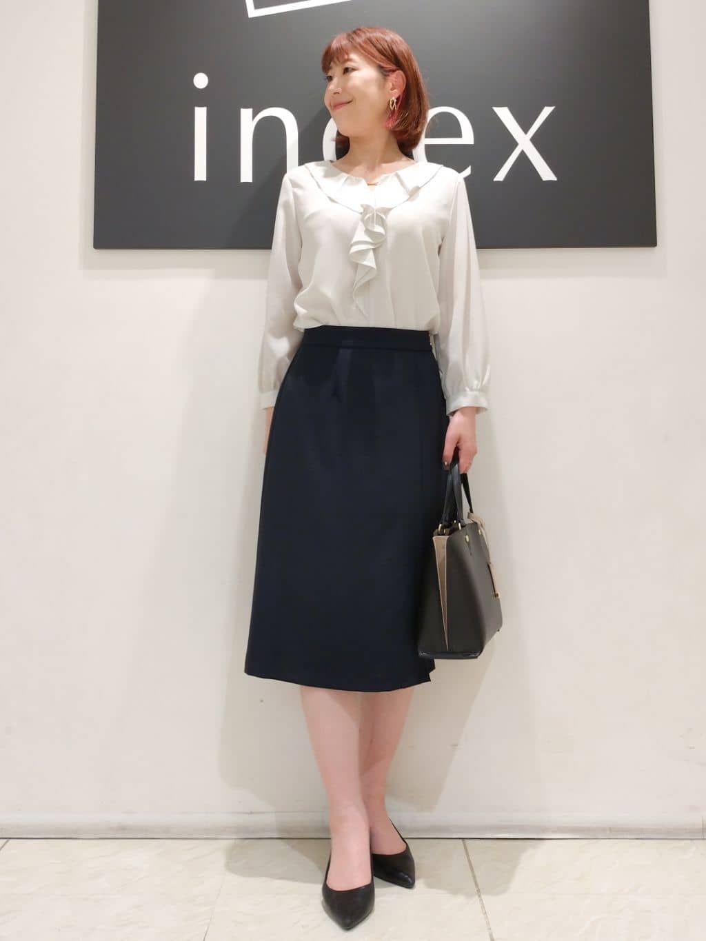 n.さんの「index｜◆フリルバーデザインブラウス【洗濯機洗い可／イージーアイロン／防シワ】」を使ったコーディネート