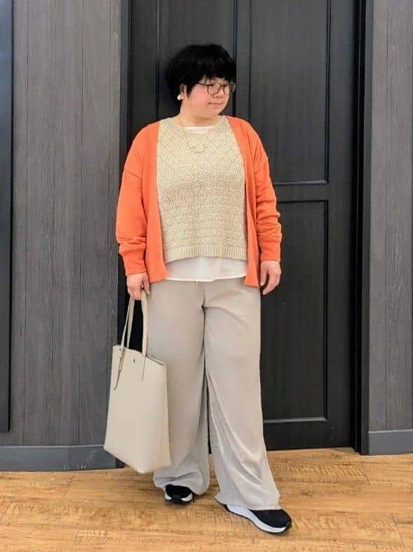 エリオットさんの「SHOO･LA･RUE｜◆【洗える/ひんやり/UV】お尻が隠れるトッパーカーディガン」を使ったコーディネート