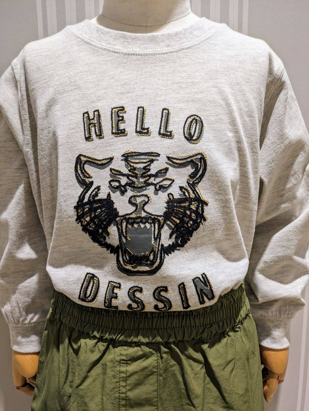 Yoshidaさんの「Dessin｜」を使ったコーディネート