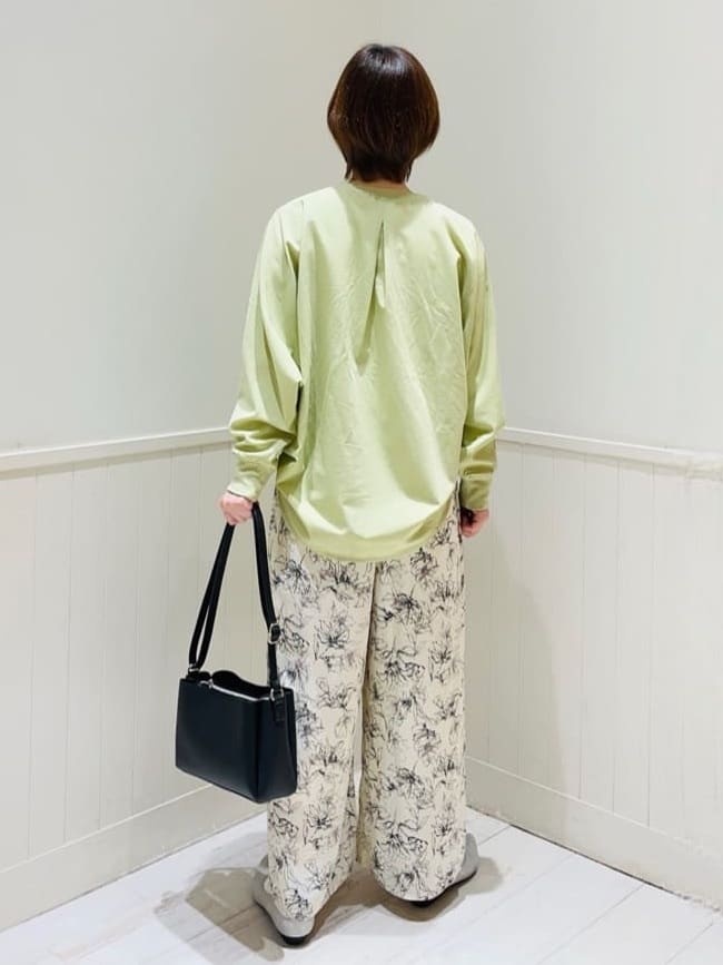 あきさんの「SHOO･LA･RUE｜◆ストレッチアーモンドトゥパンプス」を使ったコーディネート