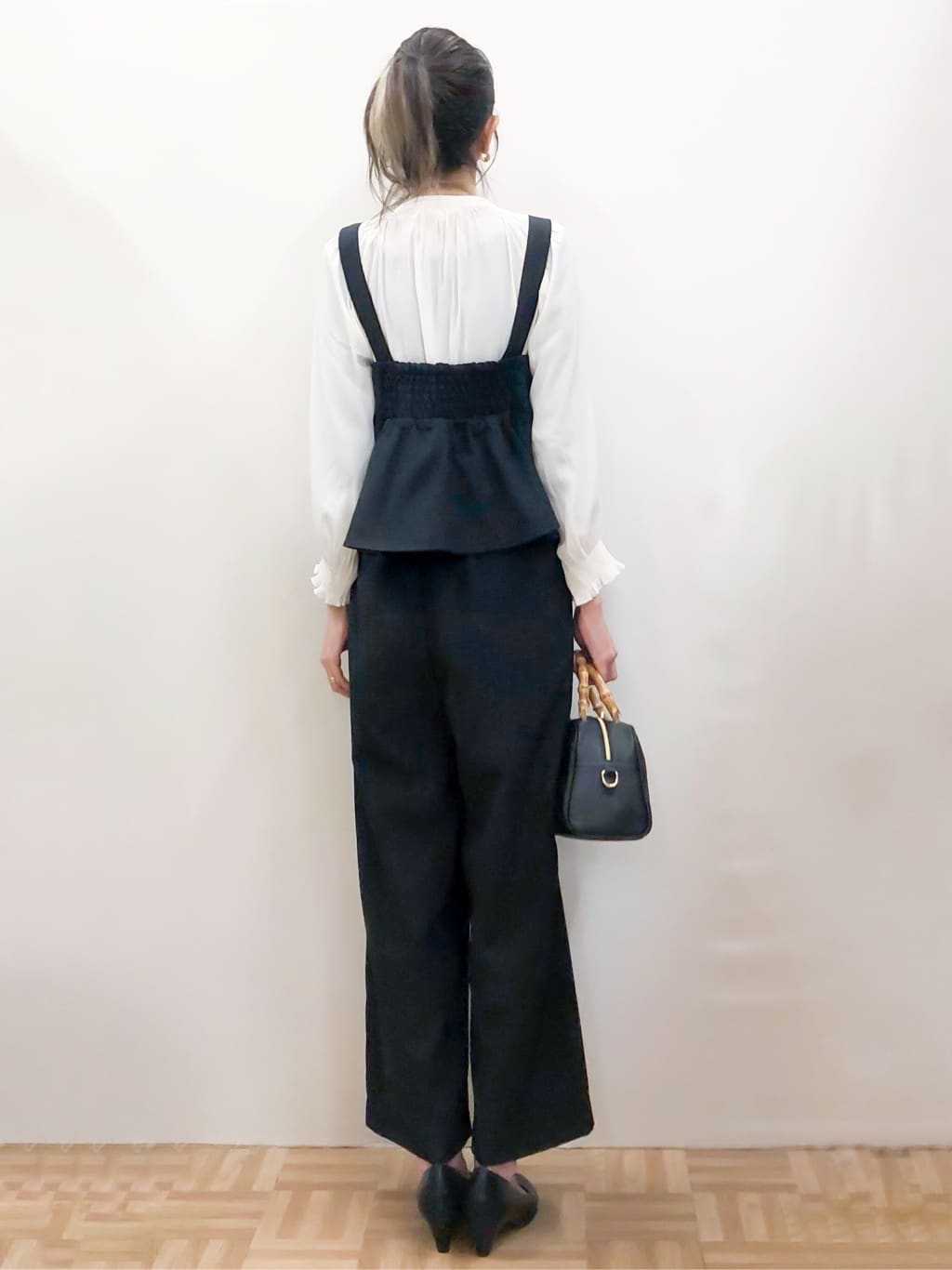 HATORIさんの「grove｜◆【デイリーから特別な日まで】華やかさを纏うヴィンテージサテンブラウス」を使ったコーディネート