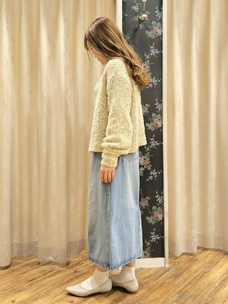 Ikumiさんの「SHOO･LA･RUE｜◆【S-LL/洗える】年中穿ける デニム ナロースカート」を使ったコーディネート
