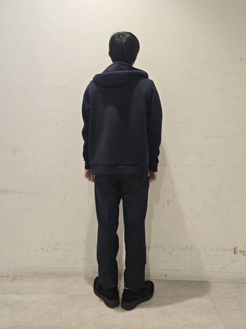 白木駆さんの「TAKEO KIKUCHI｜【360&deg;ストレッチ／セットアップ対応】None Of Stress パンツ」を使ったコーディネート