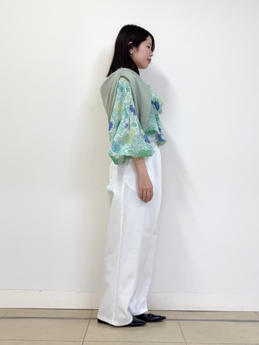 asamiさんの「UNTITLED｜◆【セットアップ可能】オールドフラワー プリントブラウス」を使ったコーディネート