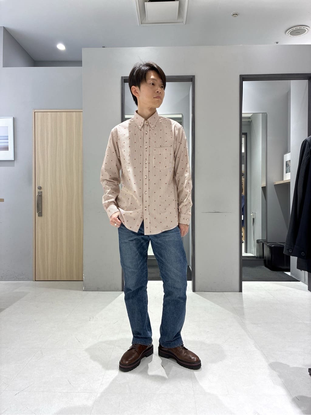 わいずみさんの「TAKEO KIKUCHI｜ハットモチーフ ジャカード ストライプ シャツ」を使ったコーディネート