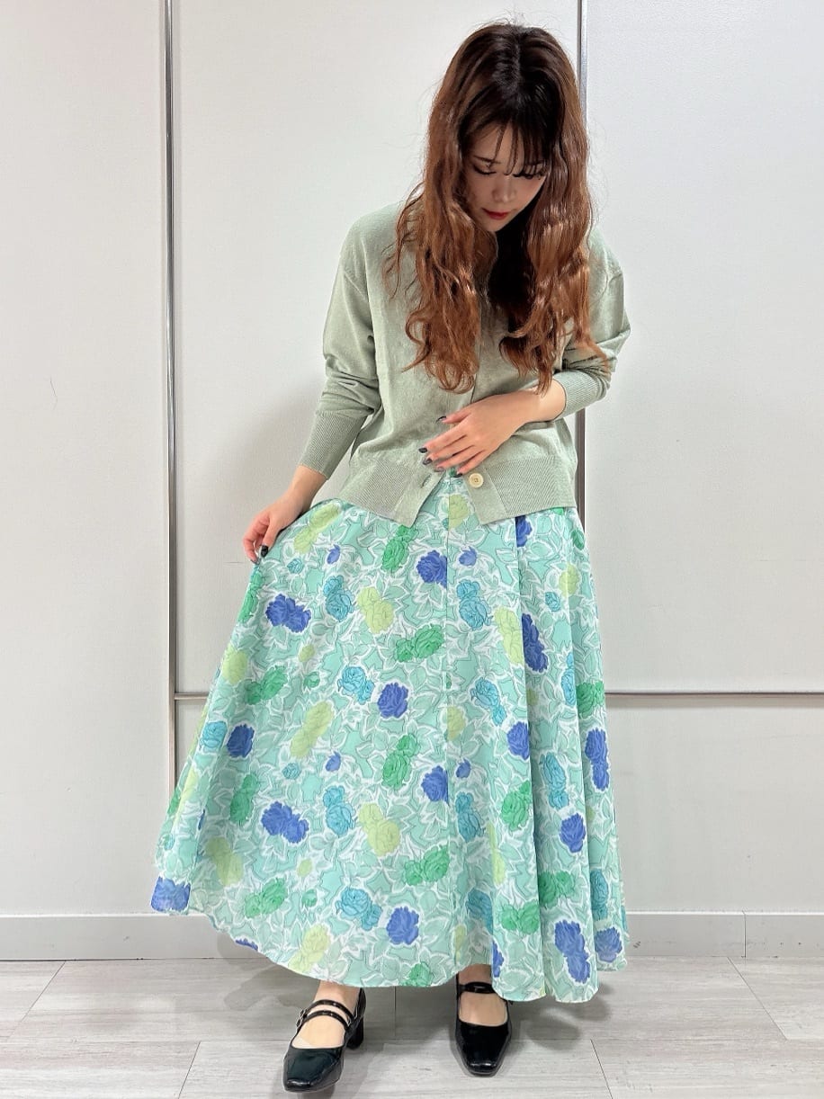 R.Kさんの「UNTITLED｜◆【セットアップ可能】オールドフラワー プリントスカート」を使ったコーディネート