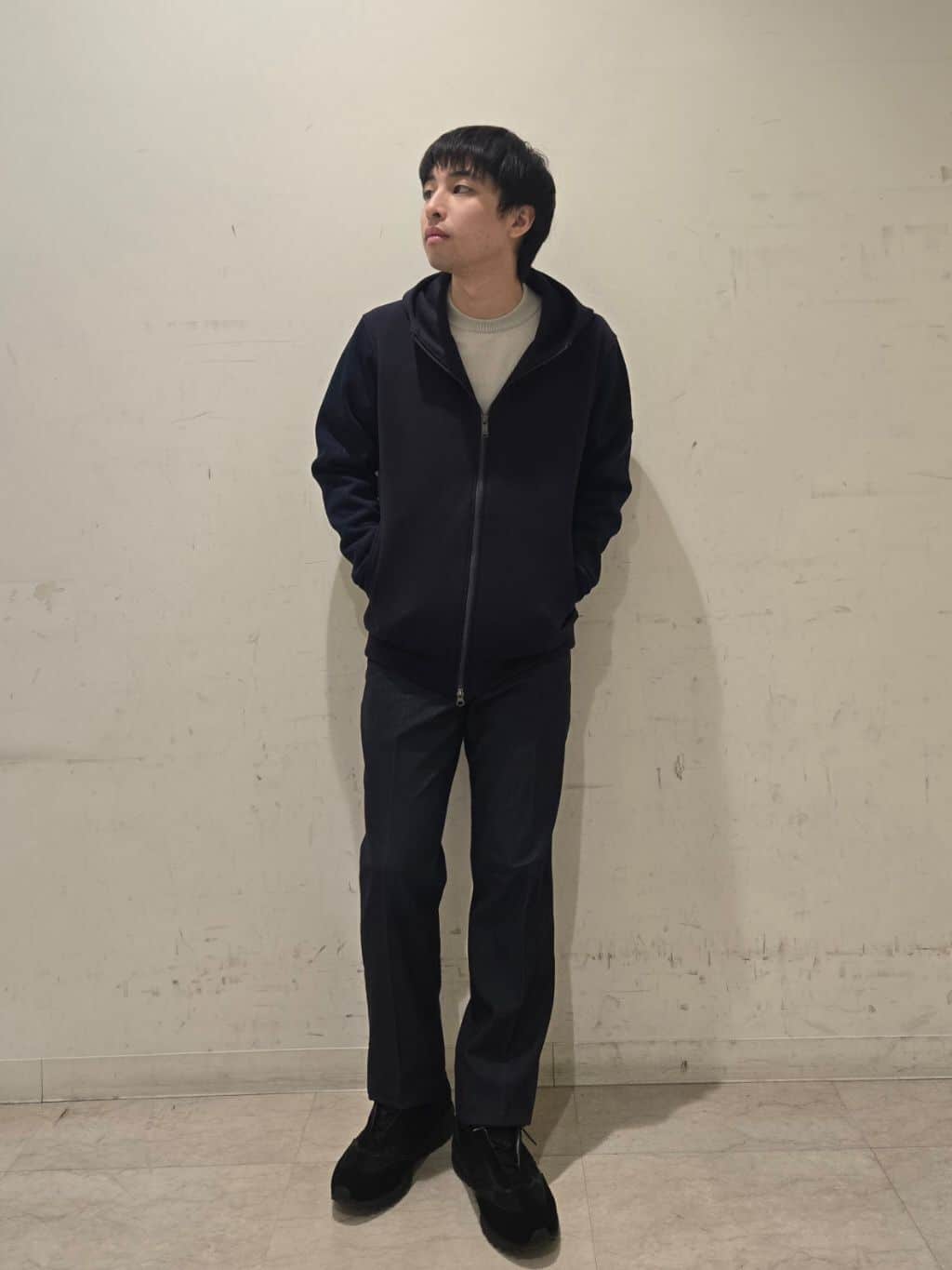 白木駆さんの「TAKEO KIKUCHI｜【360&deg;ストレッチ／セットアップ対応】None Of Stress パンツ」を使ったコーディネート