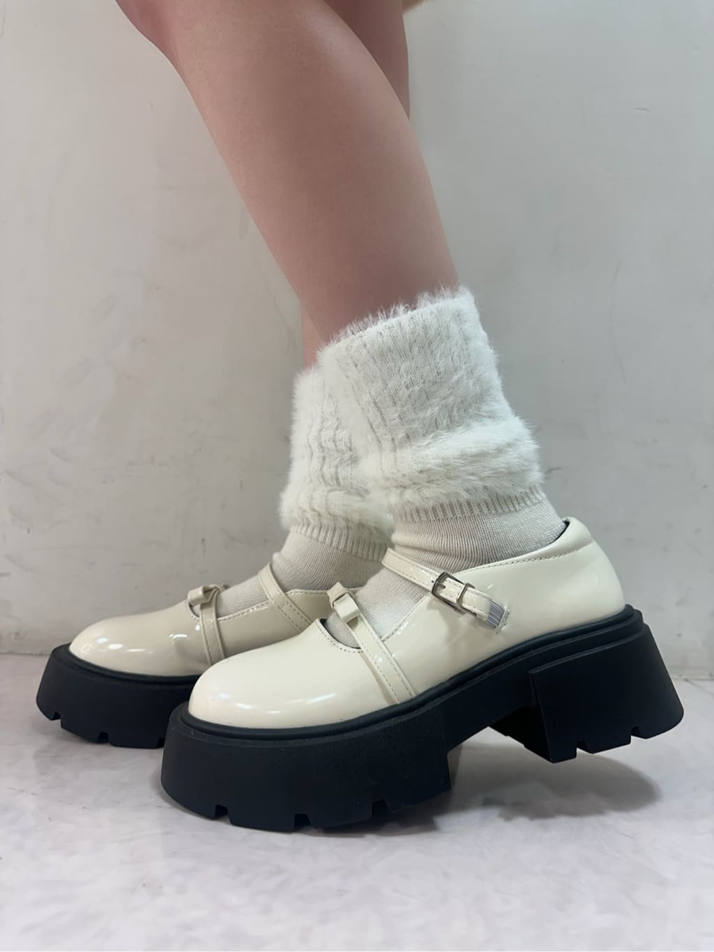 ayakaさんの「ESPERANZA｜厚底 リボン付きダブルストラップパンプス」を使ったコーディネート