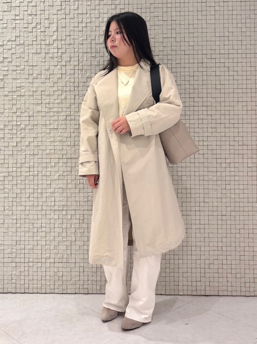 MEGUMIさんの「INDIVI｜【褒められデニム】ワイドストレート デニムパンツ」を使ったコーディネート