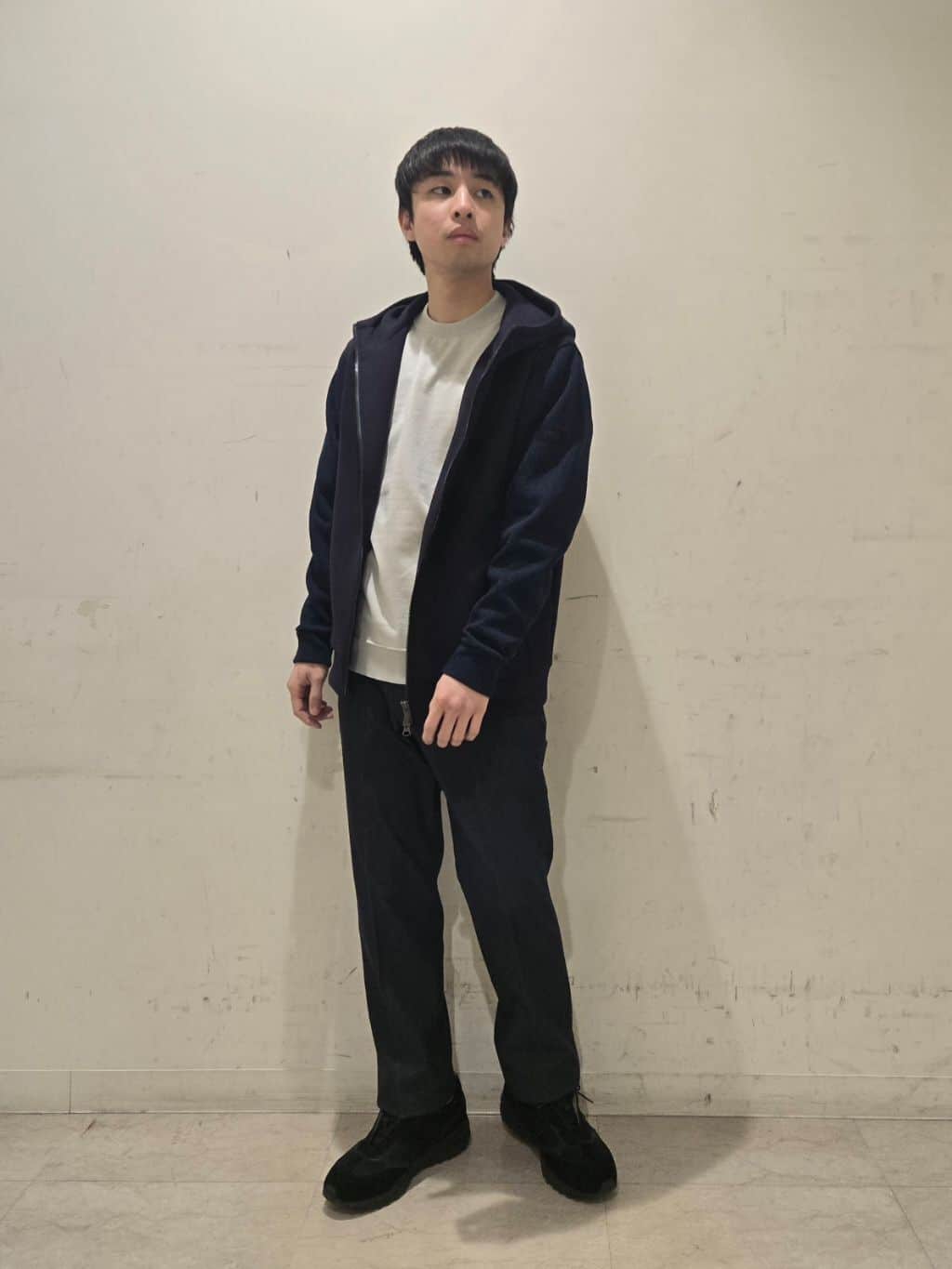 白木駆さんの「TAKEO KIKUCHI｜【360&deg;ストレッチ／セットアップ対応】None Of Stress パンツ」を使ったコーディネート