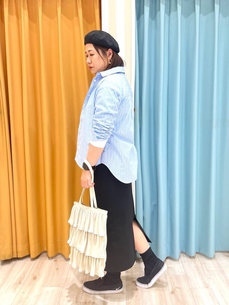 TUMU-TUMUさんの「SHOO･LA･RUE｜◆【洗える/S-LL】一枚でもレイヤードでも グラフィック長袖Tシャツ」を使ったコーディネート