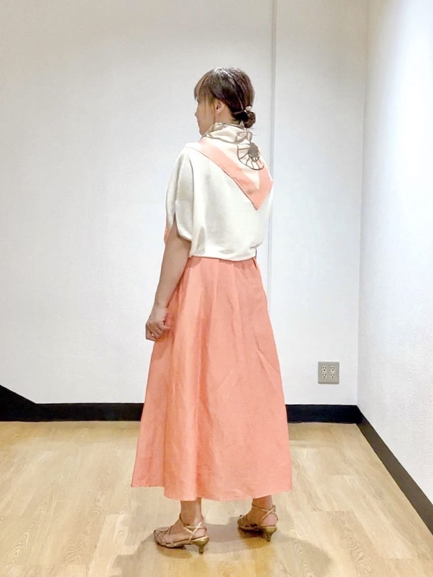 ʏᴜᴋɪᴋᴏさんの「UNTITLED｜【手洗い／88cm正方形】バイカラーハーネススカーフ」を使ったコーディネート
