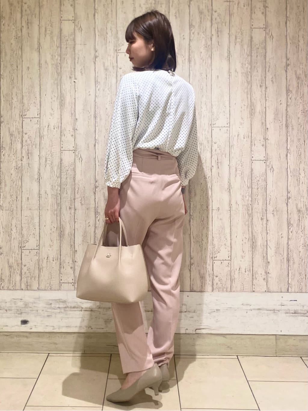 KARENさんの「index｜◆ウエスト折り返しテーパードパンツ【洗濯機洗い可／防シワ】」を使ったコーディネート