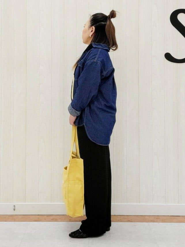 nanahachiさんの「SHOO･LA･RUE｜◆【洗える/S-LL】大人のこなれコーデに やわらかデニムシャツ」を使ったコーディネート
