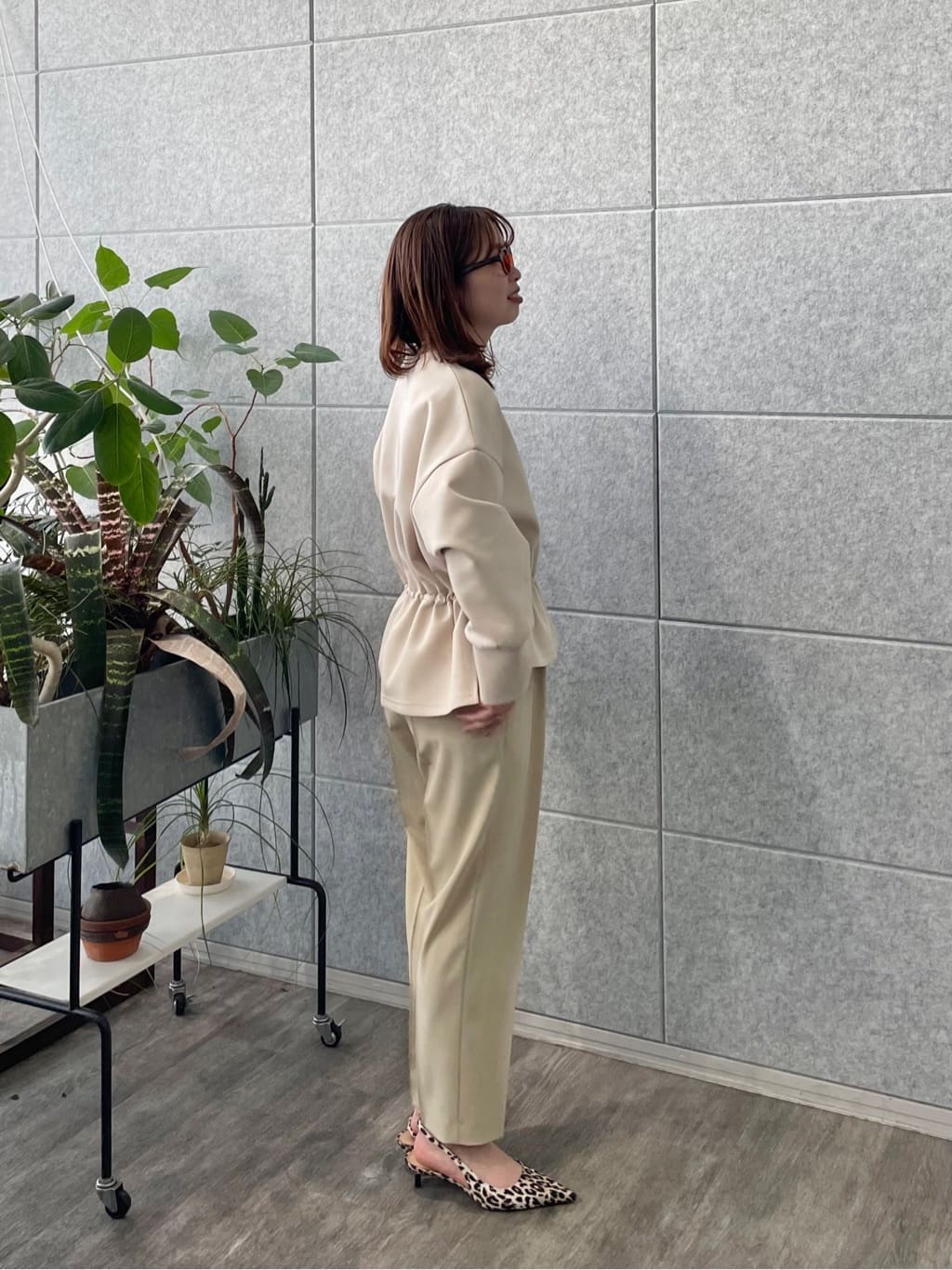 ねねさんの「INDIVI｜【接触冷感／セットアップ対応】イージーテーパードパンツ【通勤・セレモニー】」を使ったコーディネート