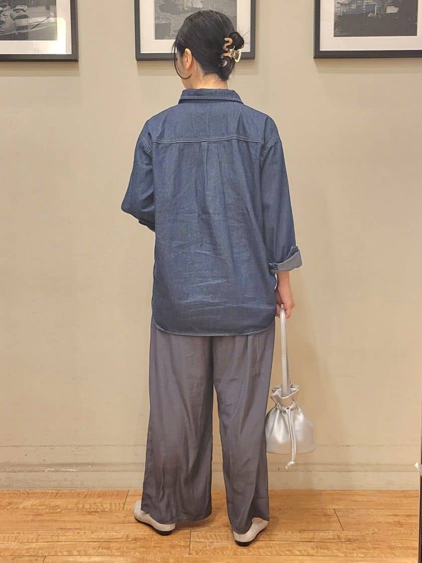 ななこさんの「SHOO･LA･RUE｜◆【洗える/S-LL】大人のこなれコーデに やわらかデニムシャツ」を使ったコーディネート