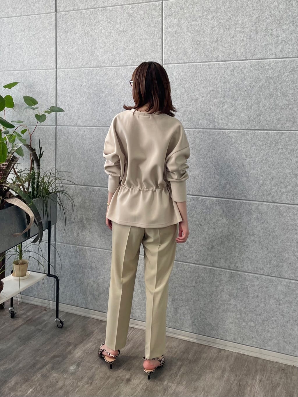 ねねさんの「INDIVI｜【接触冷感／セットアップ対応】イージーテーパードパンツ【通勤・セレモニー】」を使ったコーディネート