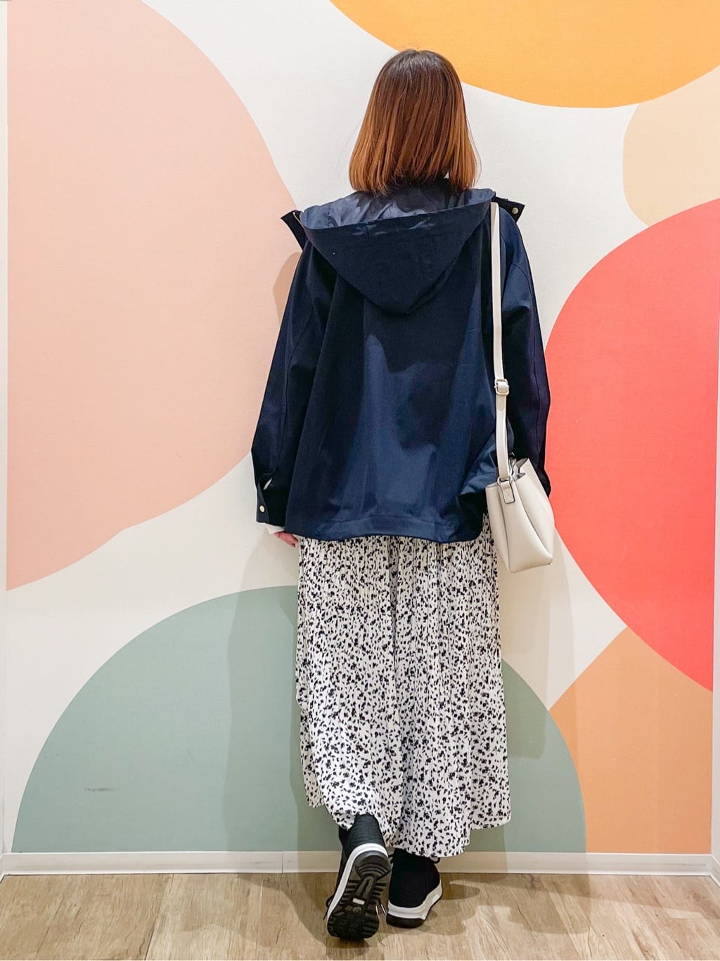 とまとさんの「SHOO･LA･RUE｜◆【洗える/S-LL】ワッフル編みが魅力な ドロップショルダーニット」を使ったコーディネート
