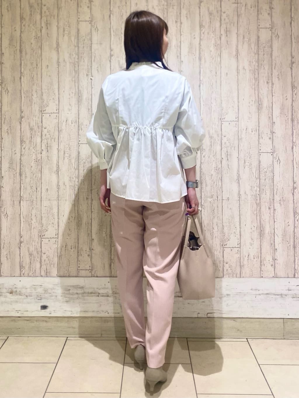 KARENさんの「index｜◆ウエスト折り返しテーパードパンツ【洗濯機洗い可／防シワ】」を使ったコーディネート