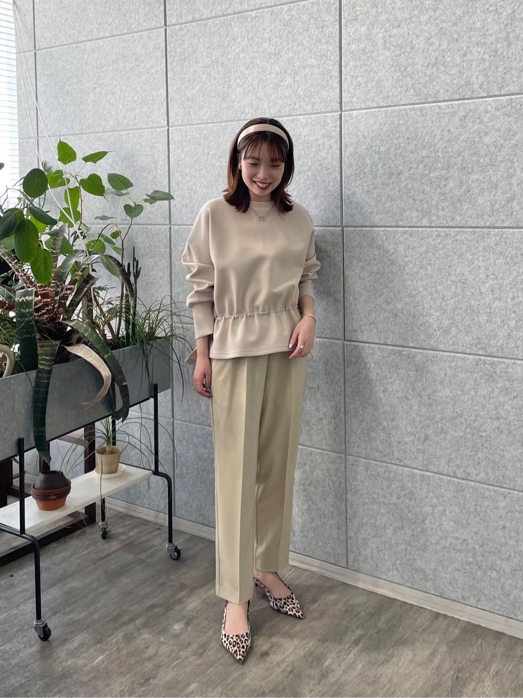 ねねさんの「INDIVI｜【接触冷感／セットアップ対応】イージーテーパードパンツ【通勤・セレモニー】」を使ったコーディネート