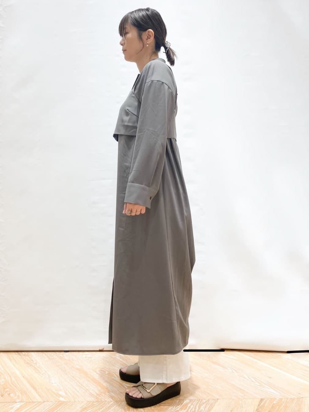Shihoさんの「OPAQUE.CLIP｜◆《andGIRL掲載》ビスチェセットシャツワンピース【洗濯機洗い可】」を使ったコーディネート