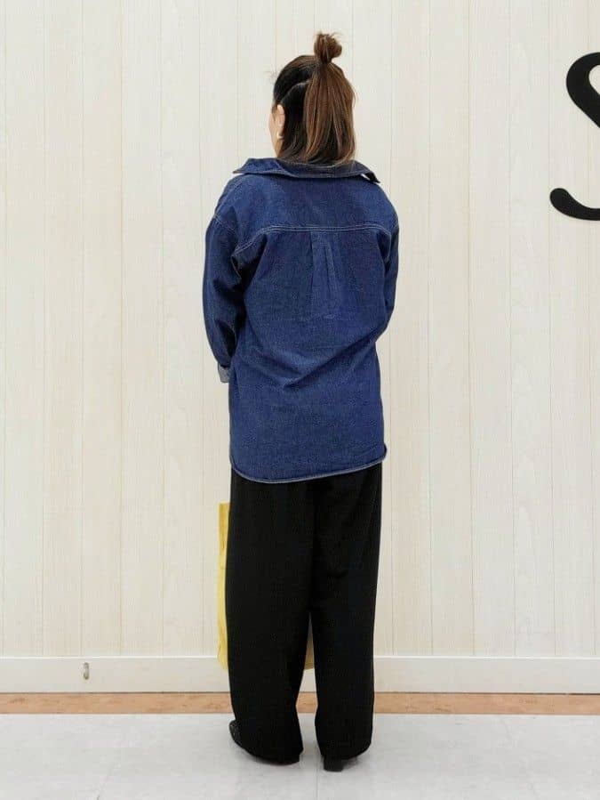 nanahachiさんの「SHOO･LA･RUE｜◆【洗える/S-LL】大人のこなれコーデに やわらかデニムシャツ」を使ったコーディネート