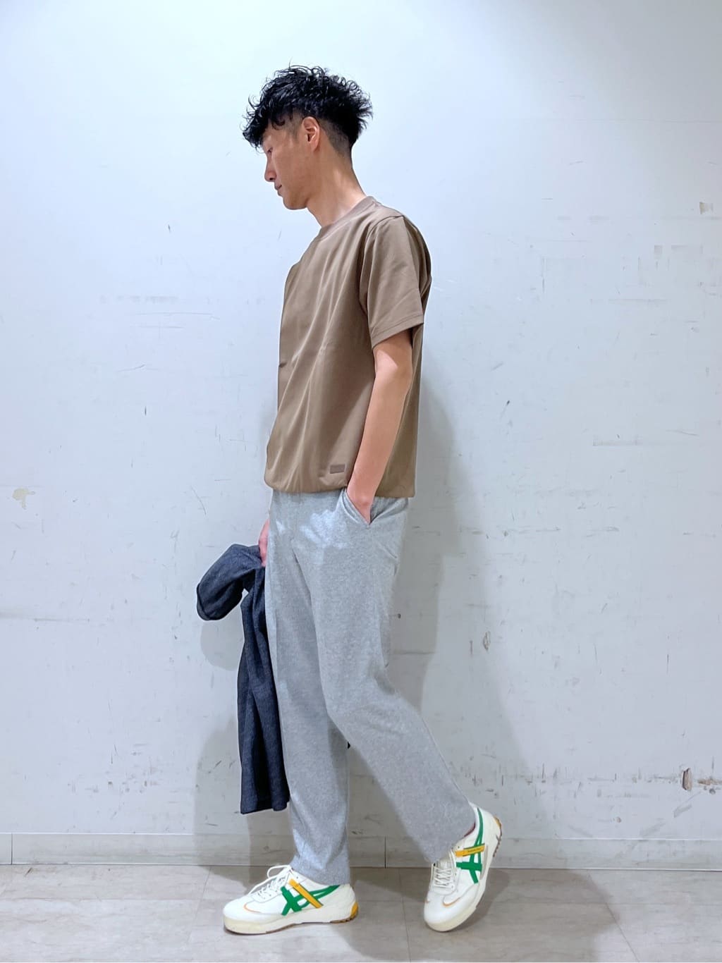 mutoさんの「TAKEO KIKUCHI｜【抗菌防臭／5サイズ展開】ハイゲージポンチ Tシャツ」を使ったコーディネート