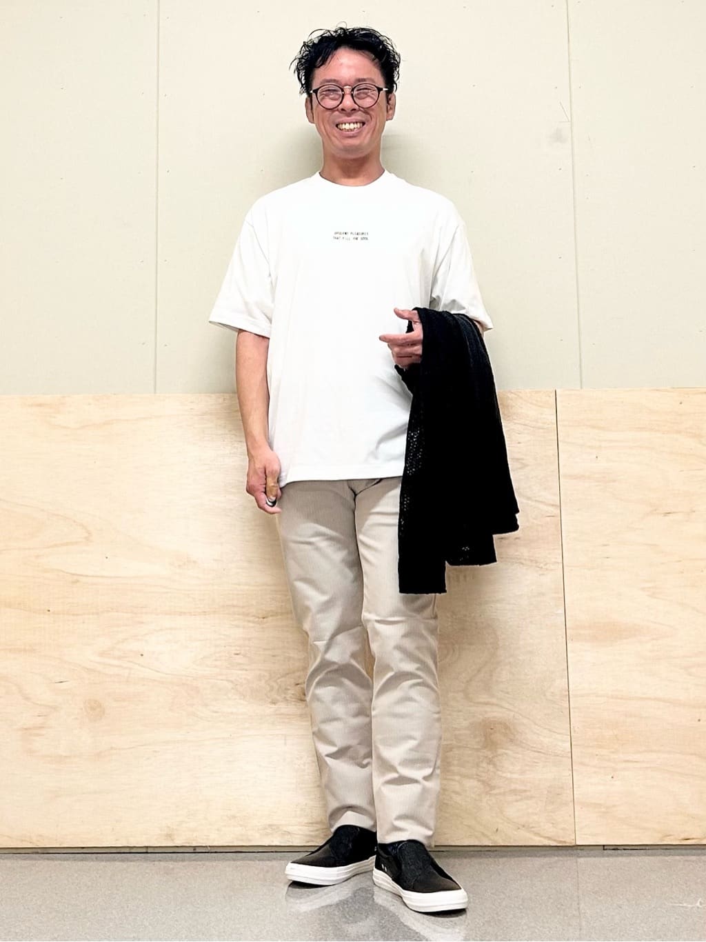 KENJI Iさんの「THE SHOP TK｜【オールシーズン穿ける！】7DAYSストレッチへリンボンパンツ　ON&hArr;OFF兼用」を使ったコーディネート