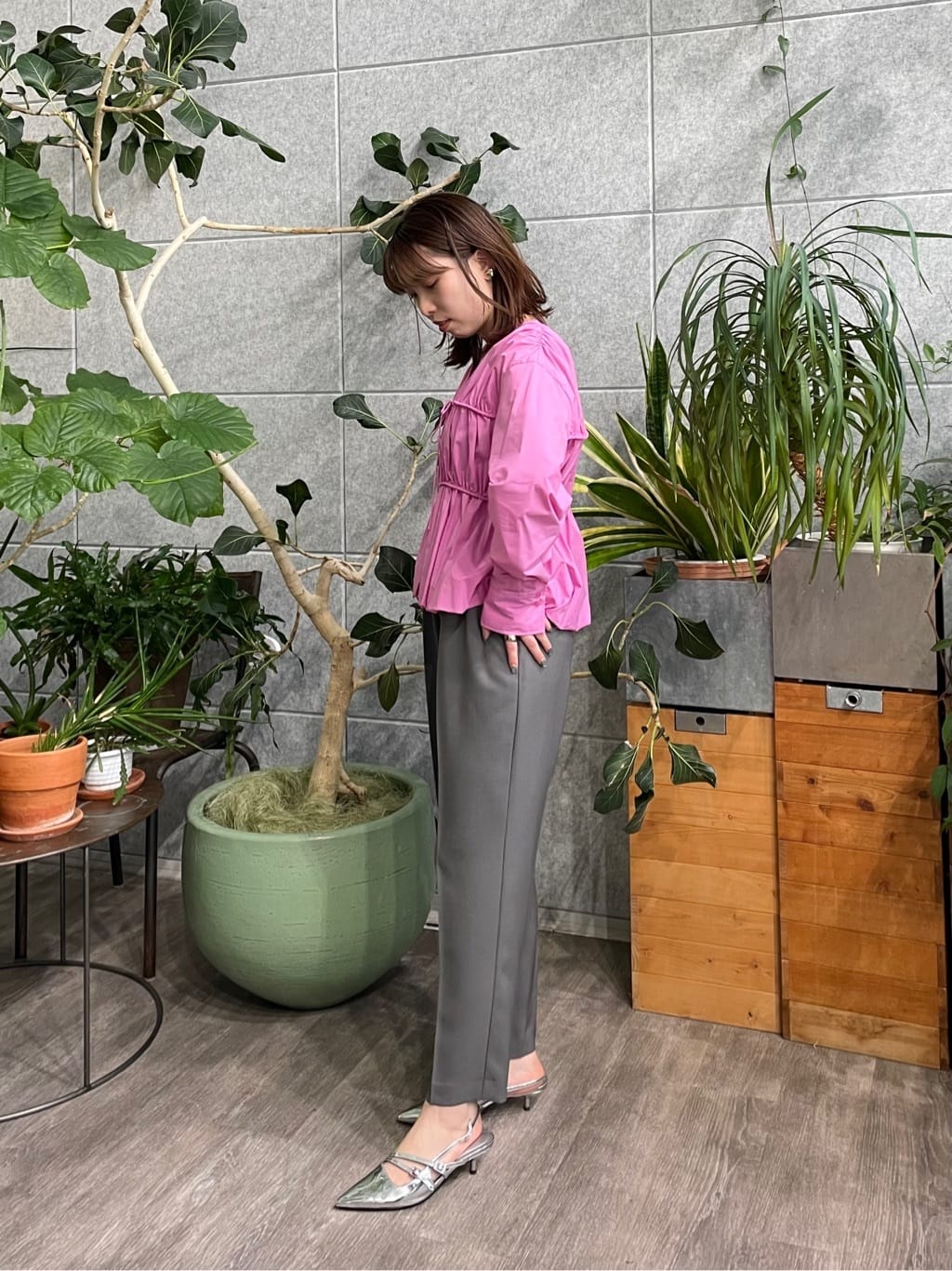 ねねさんの「INDIVI｜【接触冷感／セットアップ対応】イージーテーパードパンツ【通勤・セレモニー】」を使ったコーディネート
