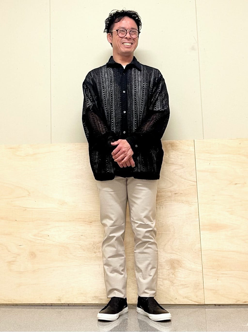 KENJI Iさんの「THE SHOP TK｜【オールシーズン穿ける！】7DAYSストレッチへリンボンパンツ　ON&hArr;OFF兼用」を使ったコーディネート