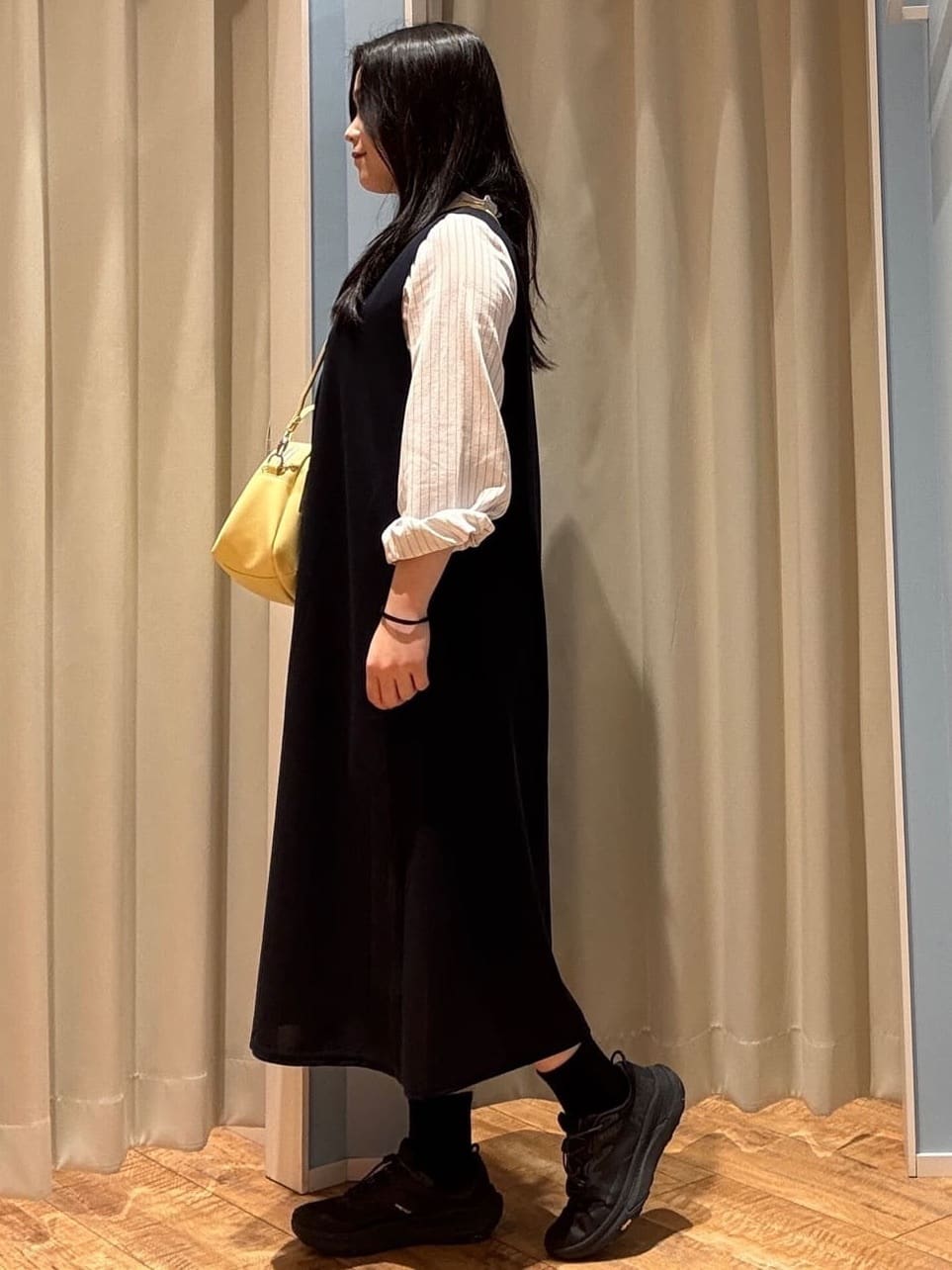 Haruさんの「SHOO･LA･RUE｜◆【洗える】フレアラインが美しい サラっと着られる Vネックジャンドレ」を使ったコーディネート