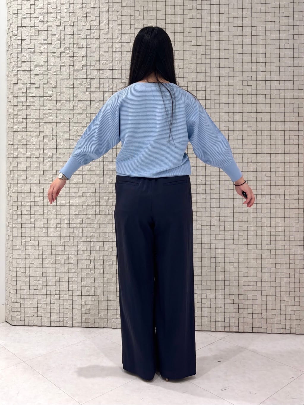 MEGUMIさんの「INDIVI｜【褒められパンツ／洗える／ウエストゴム】ワイドタックパンツ」を使ったコーディネート