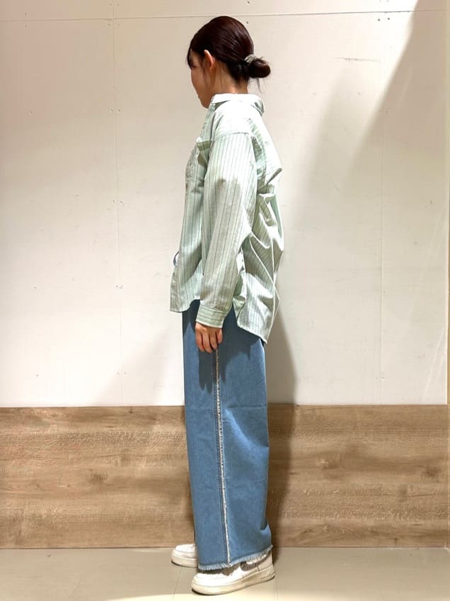 花さんの「SHOO･LA･RUE｜◆【洗える/S-LL/UV/吸水速乾】洗濯後しわになりにくいリネンブレンドシャツ」を使ったコーディネート